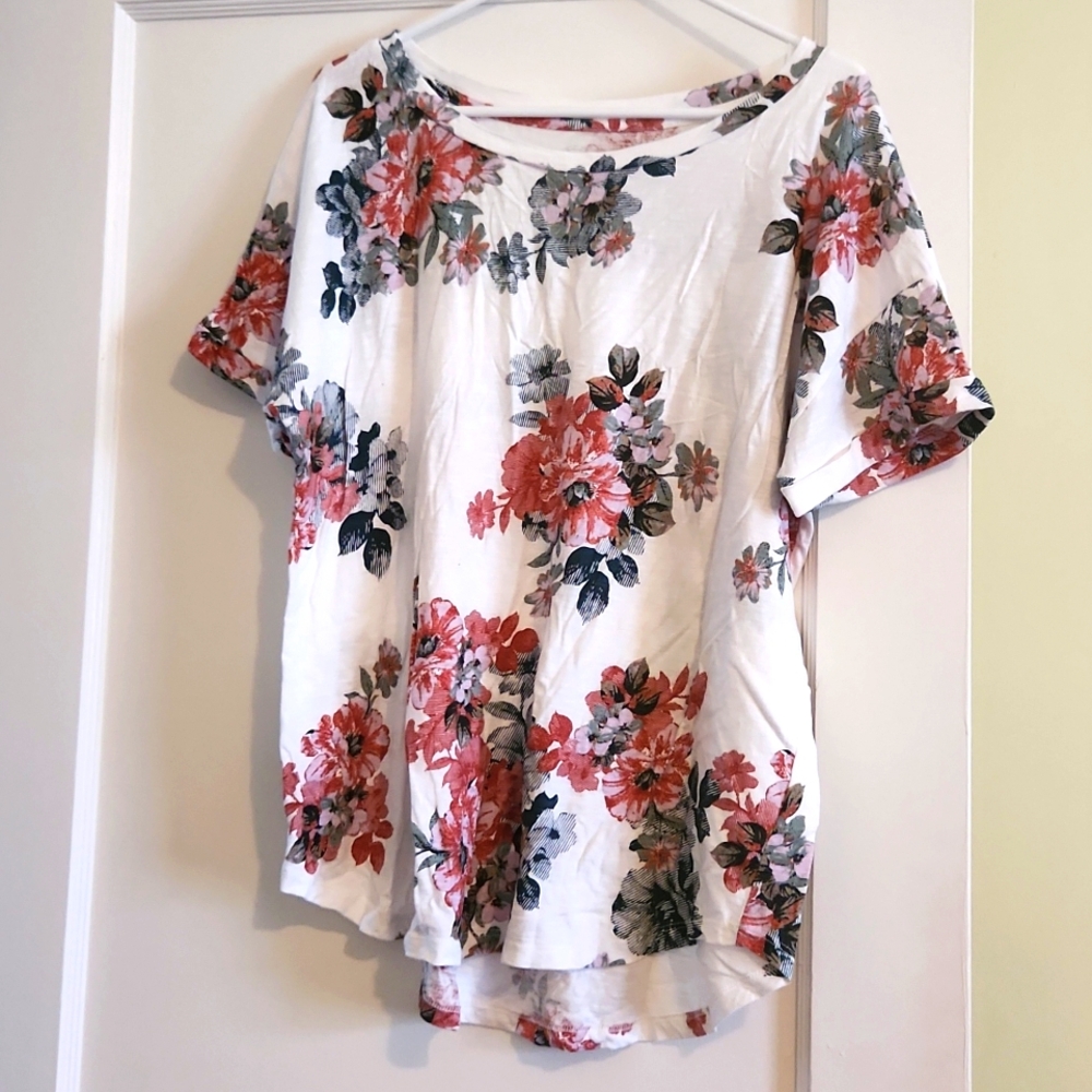 Drop shoulder tee
